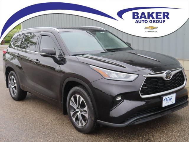 used 2021 Toyota Highlander car, priced at $31,999