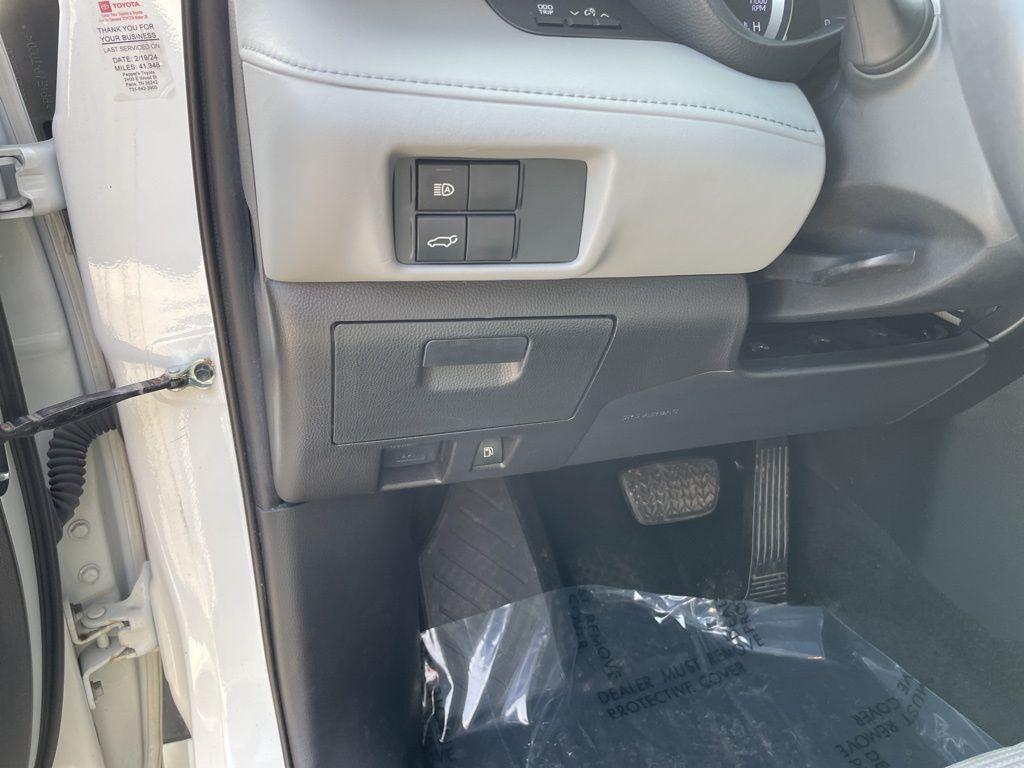 used 2021 Toyota Highlander car, priced at $27,323