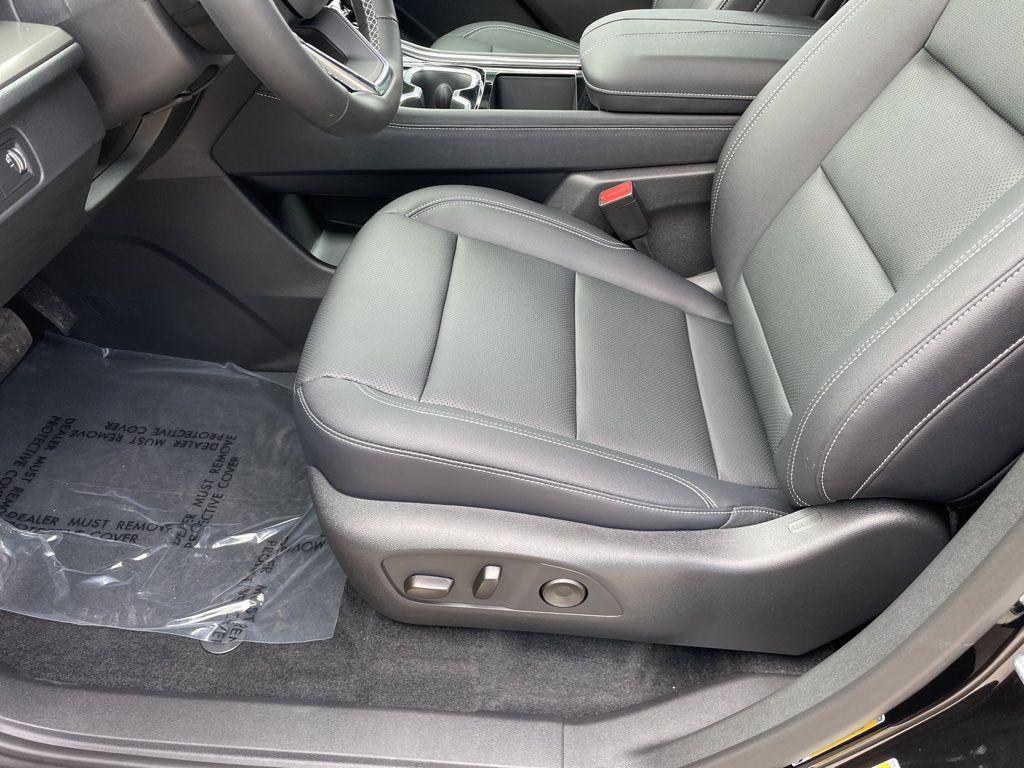 new 2026 Chevrolet Traverse car, priced at $43,434