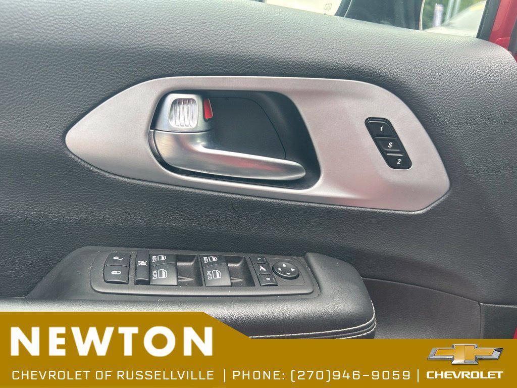 used 2025 Chrysler Pacifica car, priced at $29,440