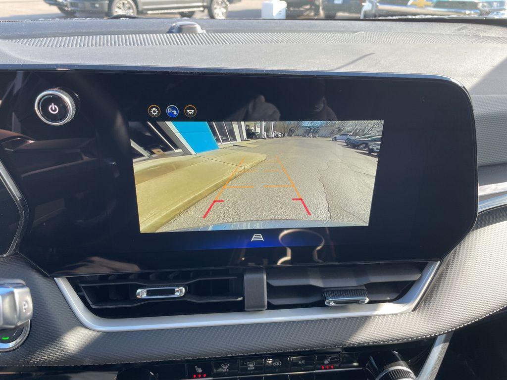 new 2026 Chevrolet Equinox car, priced at $28,679