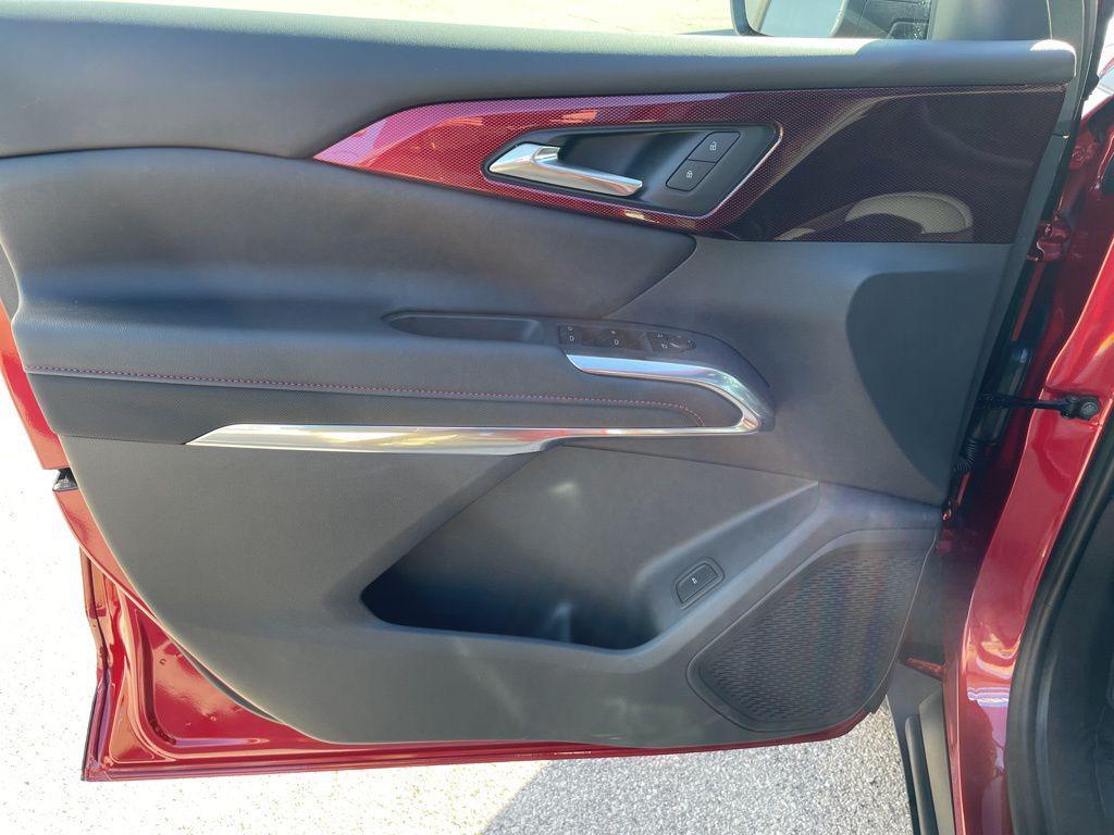 new 2026 Chevrolet Traverse car, priced at $52,102