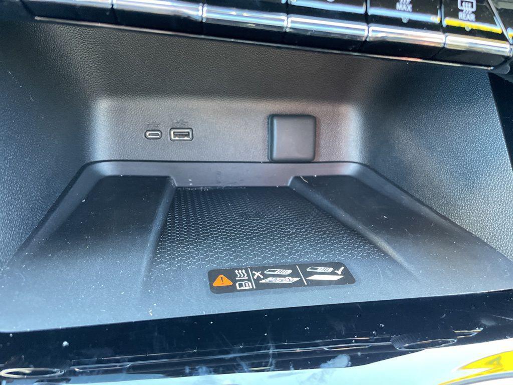 new 2026 Chevrolet Traverse car, priced at $52,102