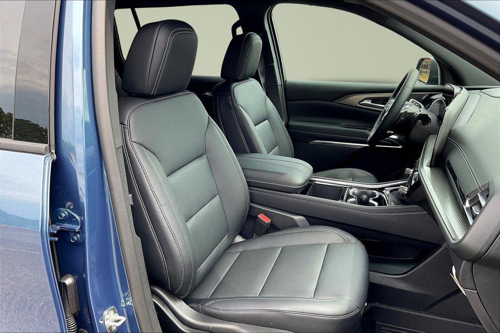 new 2026 Chevrolet Traverse car, priced at $43,120