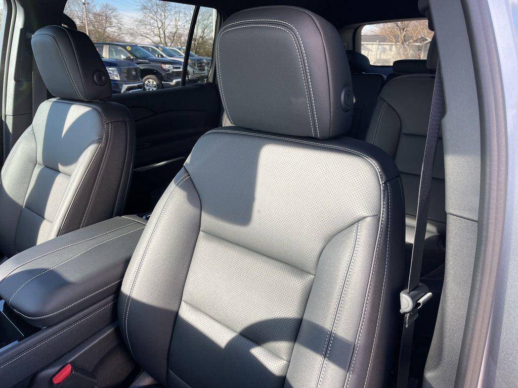 new 2026 Chevrolet Traverse car, priced at $44,445