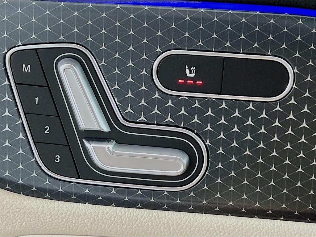 new 2025 Mercedes-Benz GLB 250 car, priced at $49,595