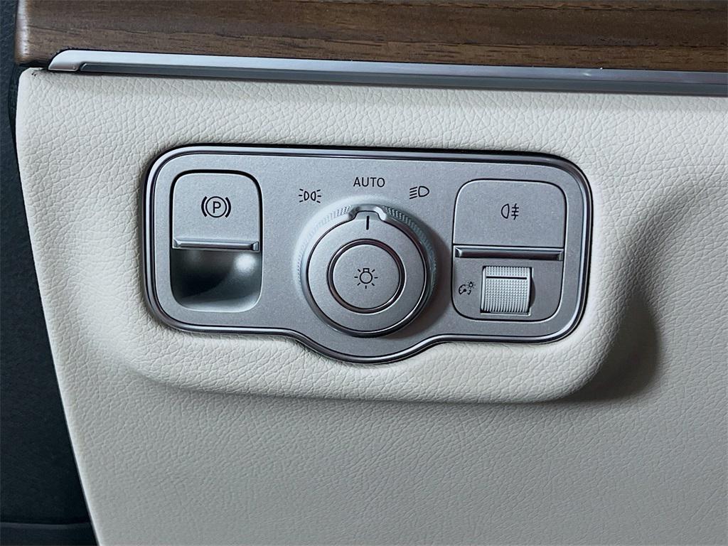 new 2026 Mercedes-Benz GLS 450 car, priced at $110,270