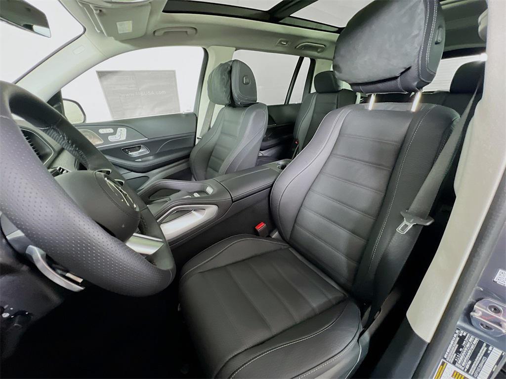 new 2025 Mercedes-Benz GLS 450 car, priced at $99,305