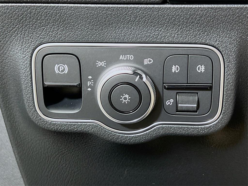 new 2025 Mercedes-Benz GLA 250 car, priced at $47,295