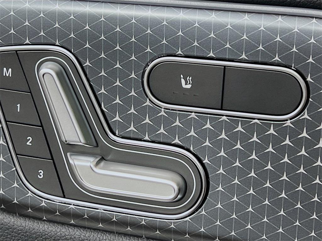 new 2025 Mercedes-Benz GLA 250 car, priced at $47,295