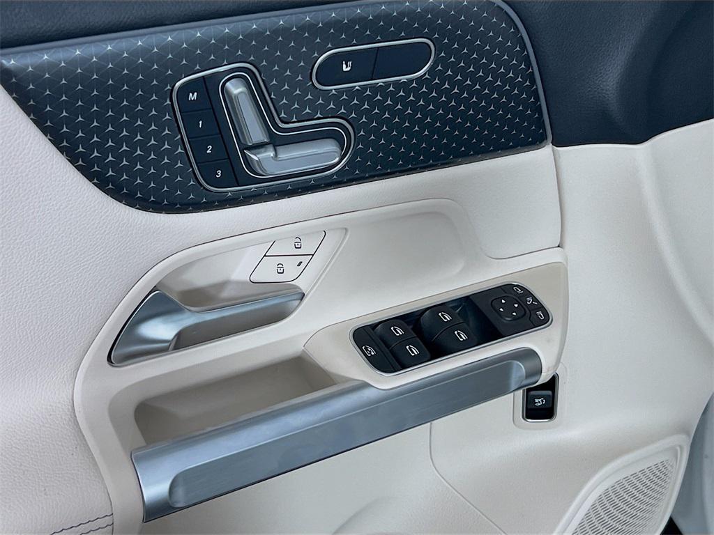 new 2025 Mercedes-Benz GLB 250 car, priced at $47,500