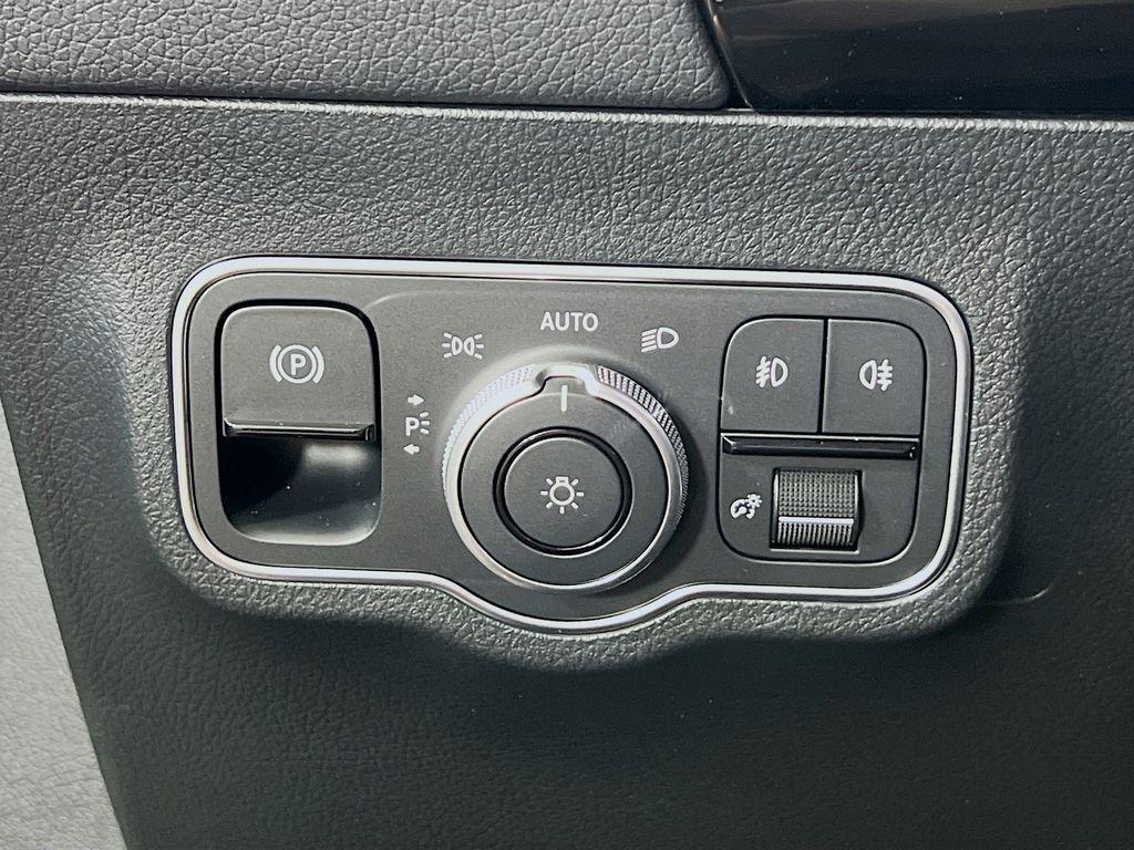 new 2025 Mercedes-Benz GLA 250 car, priced at $42,500