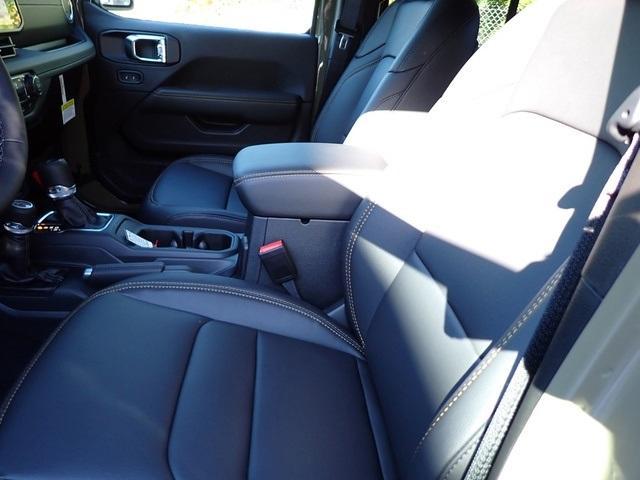 new 2025 Jeep Gladiator car, priced at $46,237