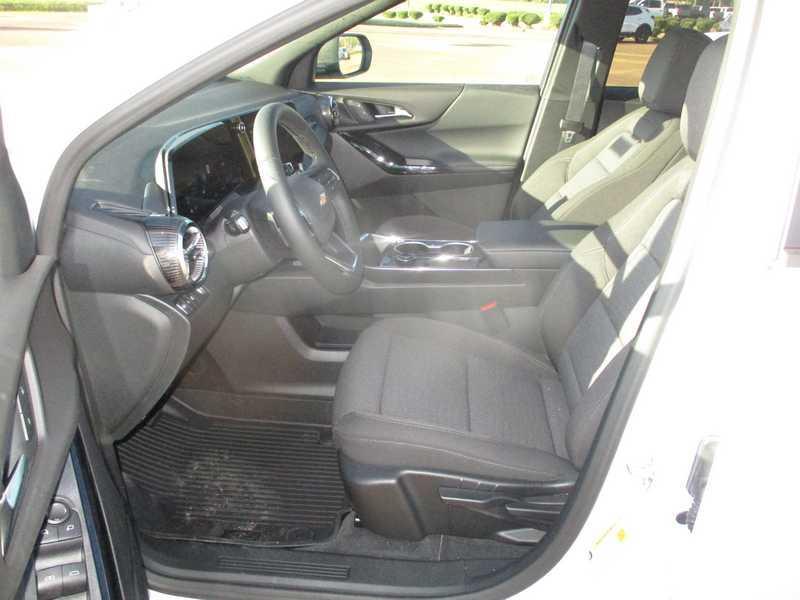 new 2026 Chevrolet Equinox car, priced at $30,820