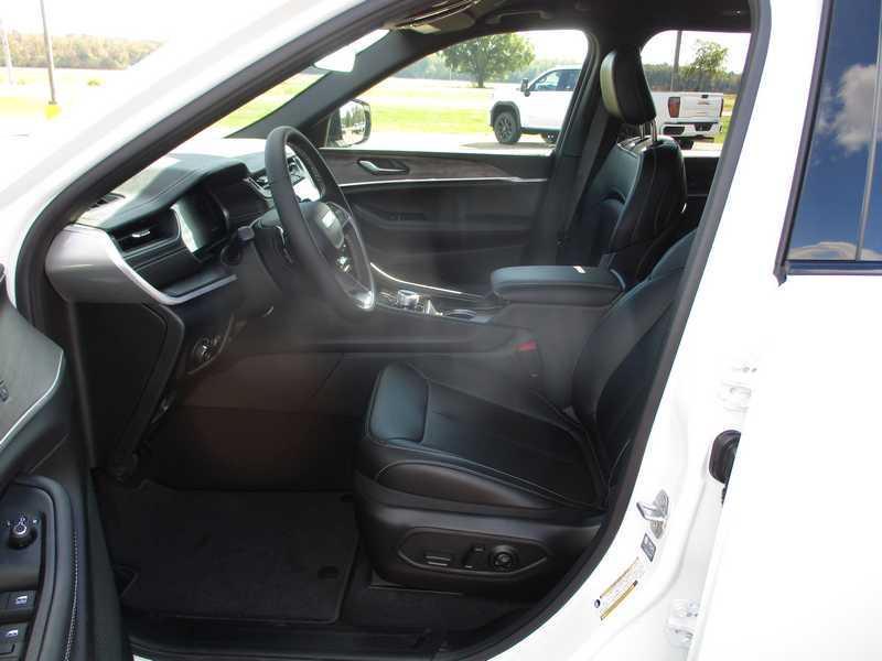 new 2025 Jeep Grand Cherokee car, priced at $47,191