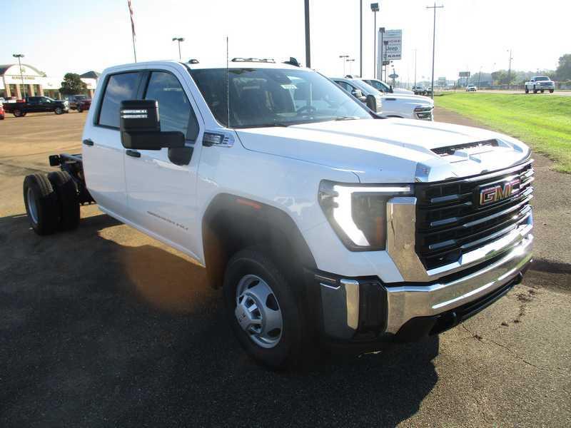 new 2026 GMC Sierra 3500 car, priced at $56,154