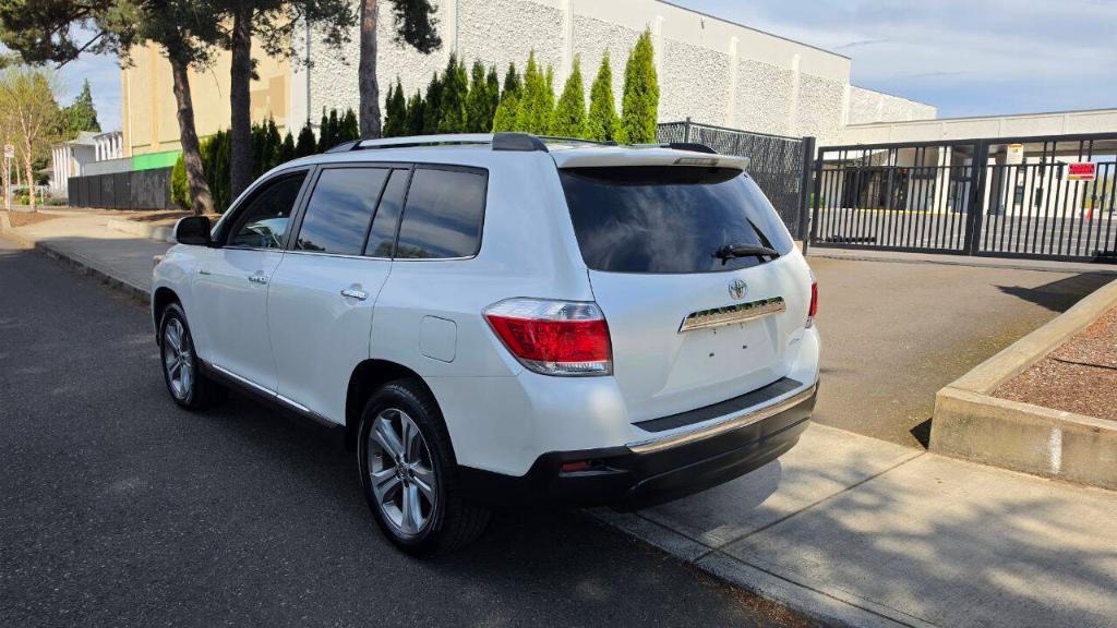 used 2011 Toyota Highlander car, priced at $12,995