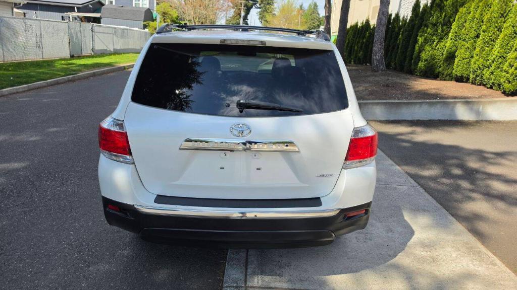 used 2011 Toyota Highlander car, priced at $12,995