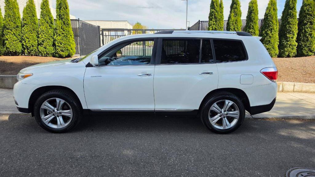 used 2011 Toyota Highlander car, priced at $12,995