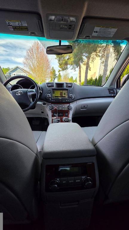 used 2011 Toyota Highlander car, priced at $12,995