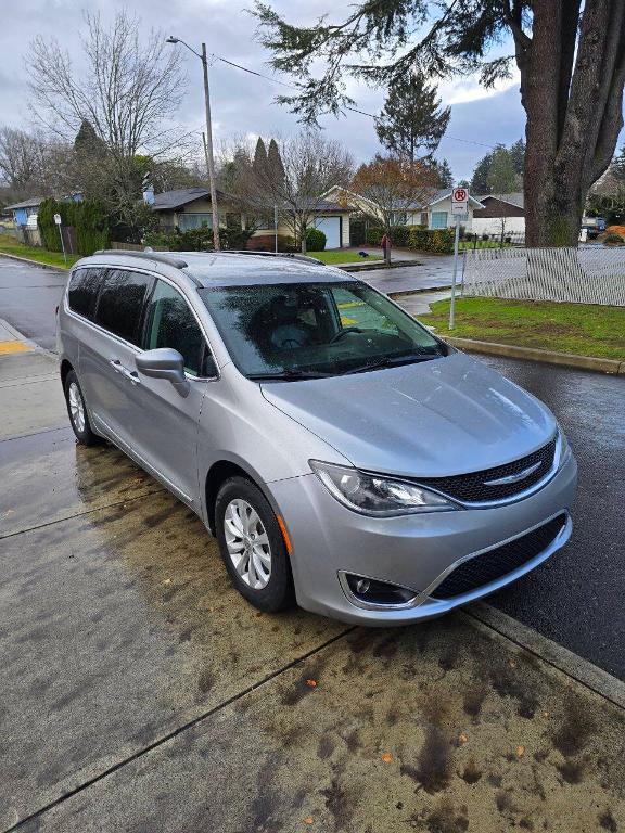 used 2017 Chrysler Pacifica car, priced at $9,995