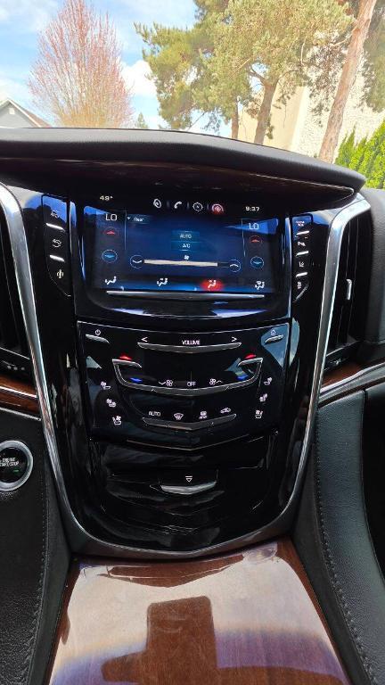 used 2015 Cadillac Escalade ESV car, priced at $28,995