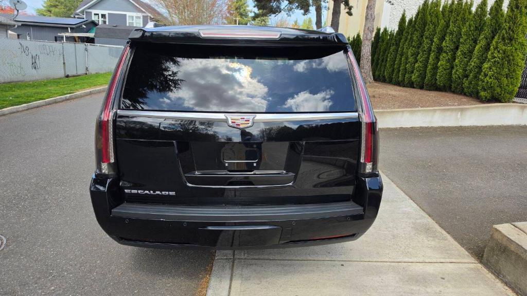 used 2015 Cadillac Escalade ESV car, priced at $28,995