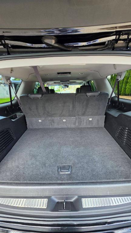 used 2015 Cadillac Escalade ESV car, priced at $28,995