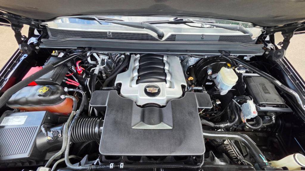 used 2015 Cadillac Escalade ESV car, priced at $28,995
