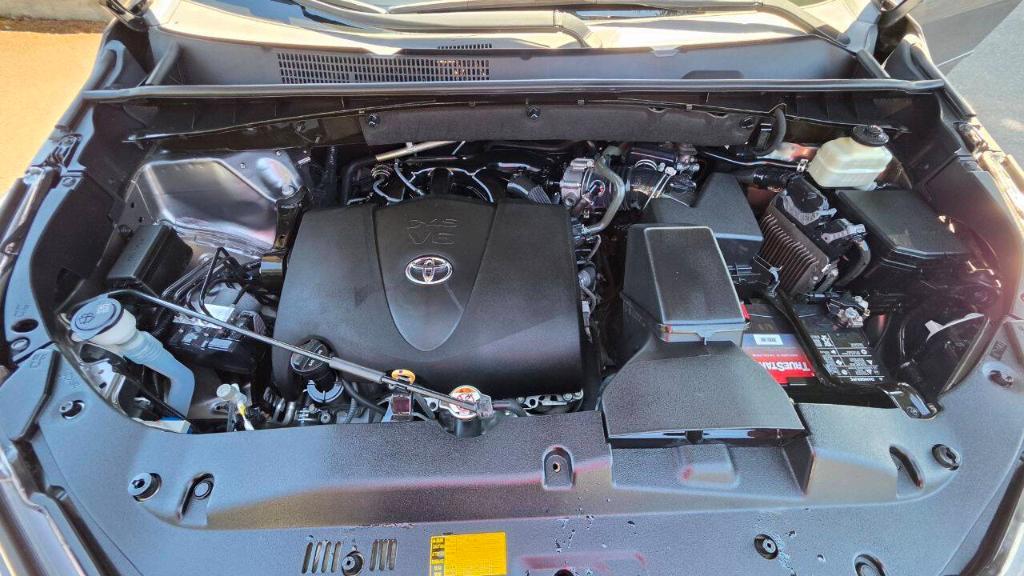 used 2018 Toyota Highlander car, priced at $22,145