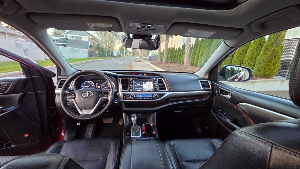 used 2017 Toyota Highlander Hybrid car, priced at $19,995