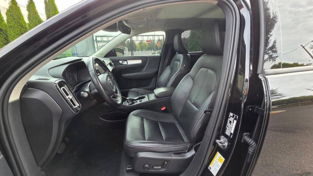 used 2020 Volvo XC40 car, priced at $18,995