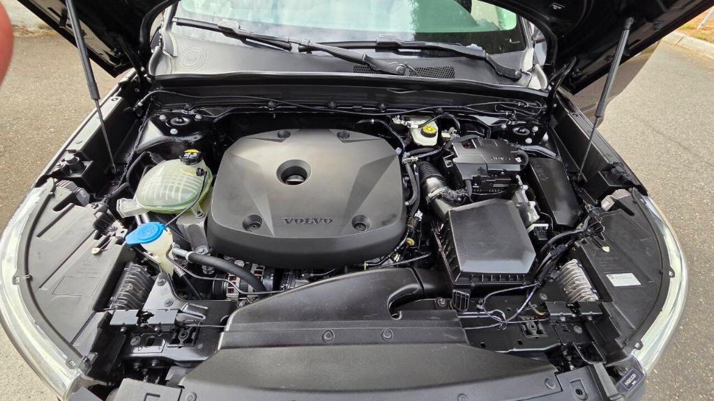 used 2020 Volvo XC40 car, priced at $18,995