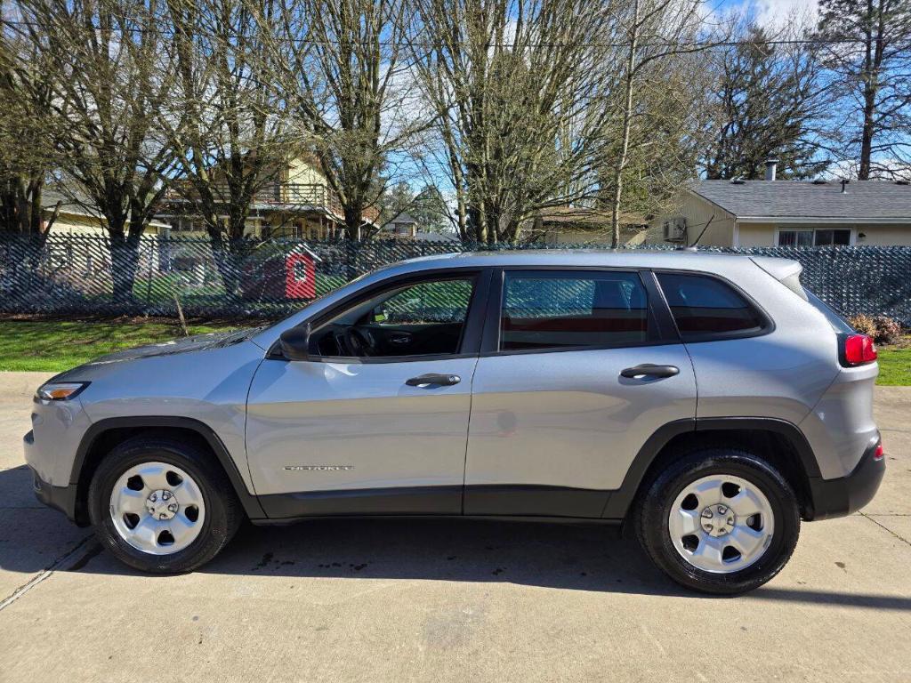 used 2015 Jeep Cherokee car, priced at $6,995