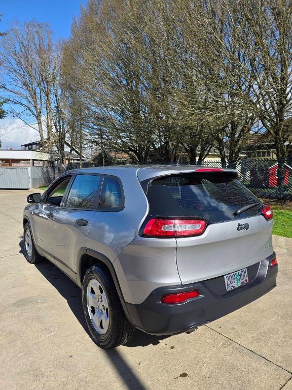 used 2015 Jeep Cherokee car, priced at $6,995