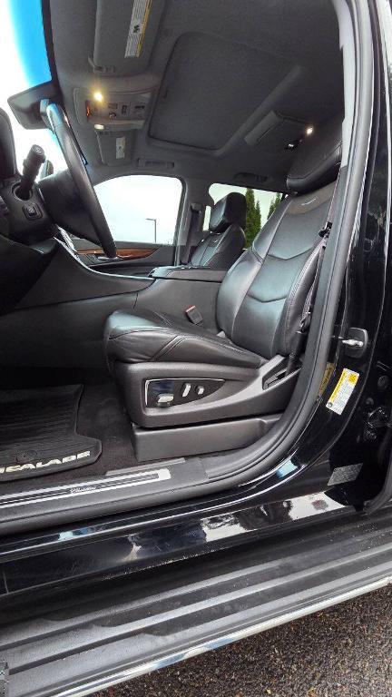 used 2017 Cadillac Escalade ESV car, priced at $25,995