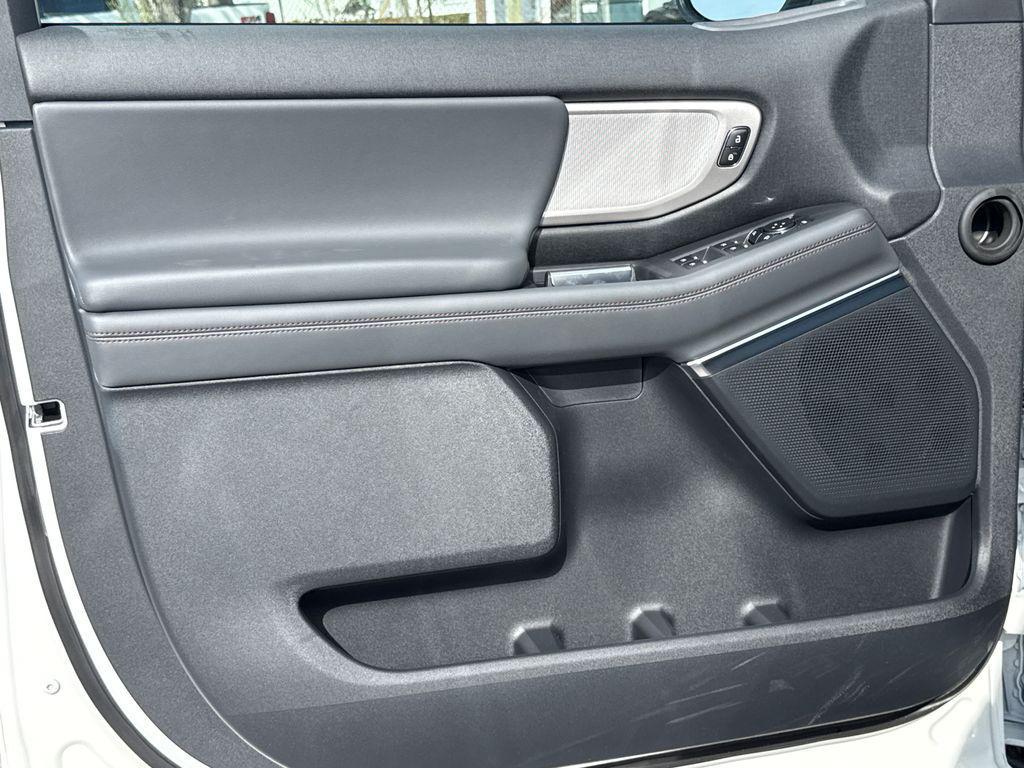 new 2025 Ford Expedition car, priced at $67,329