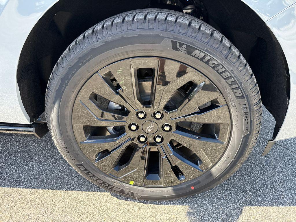 new 2025 Ford Expedition car, priced at $78,566