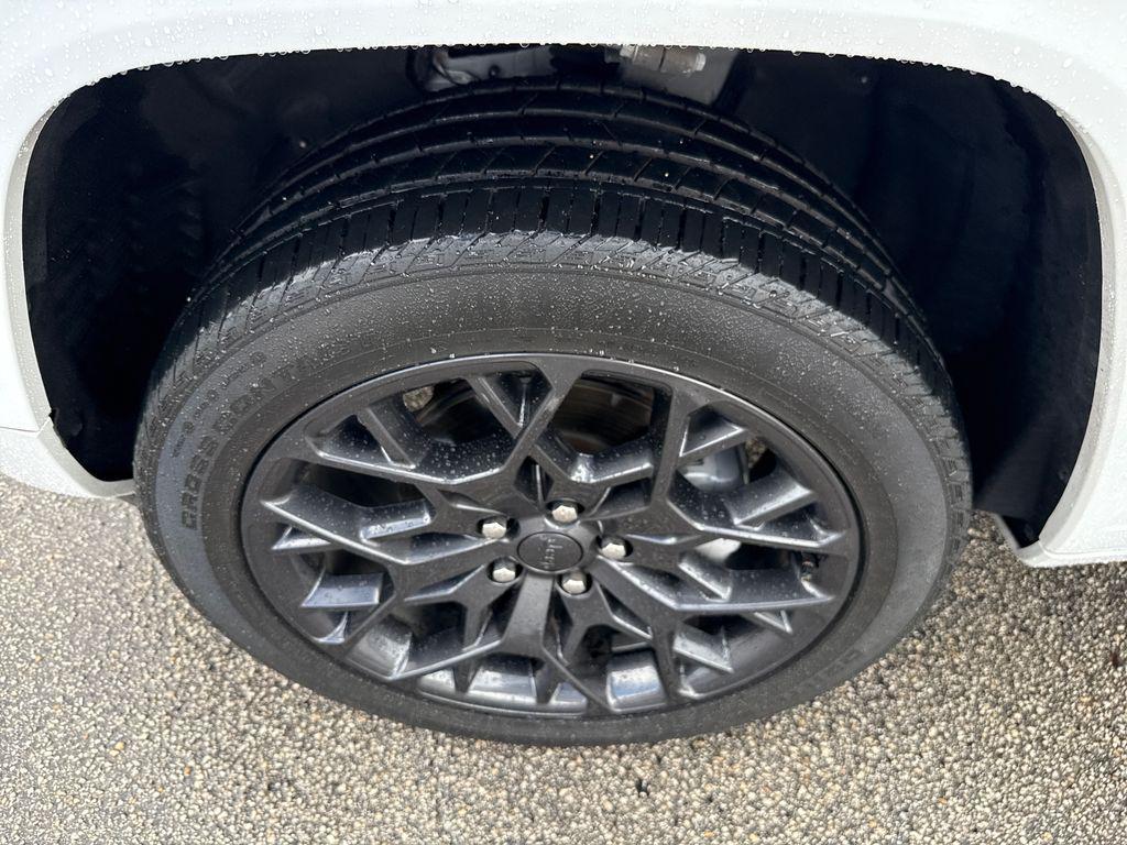 used 2025 Jeep Grand Cherokee car, priced at $51,900