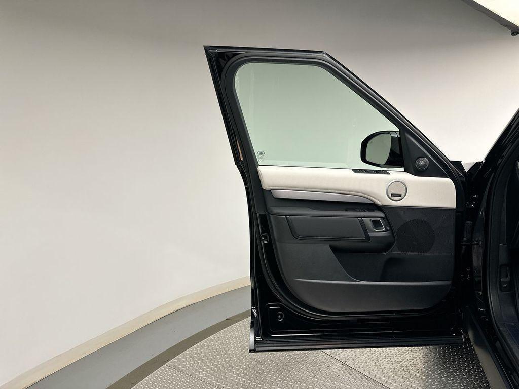 new 2026 Land Rover Discovery car, priced at $79,691