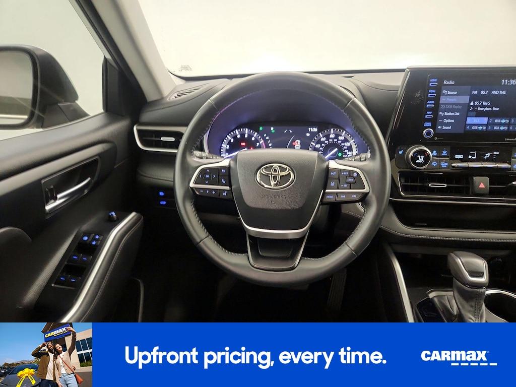used 2022 Toyota Highlander car, priced at $35,998