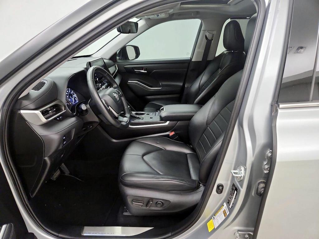 used 2022 Toyota Highlander car, priced at $35,998