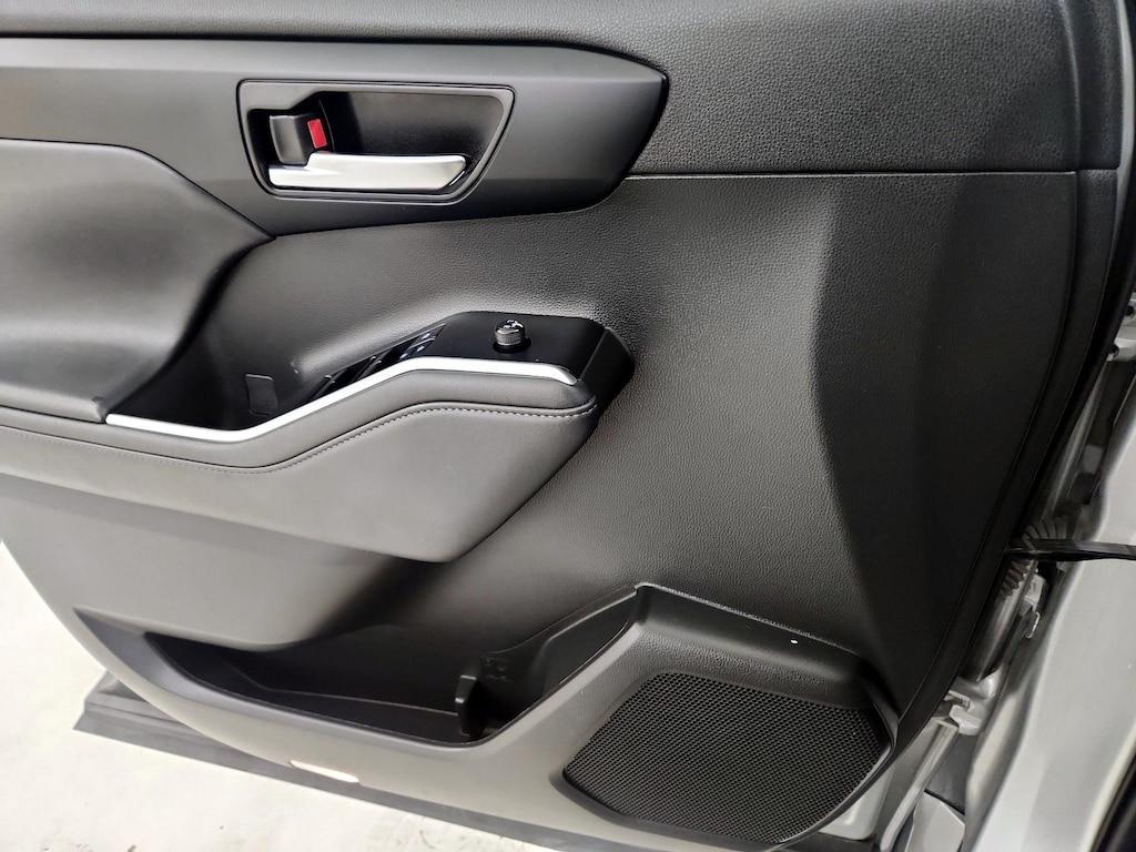 used 2022 Toyota Highlander car, priced at $35,998