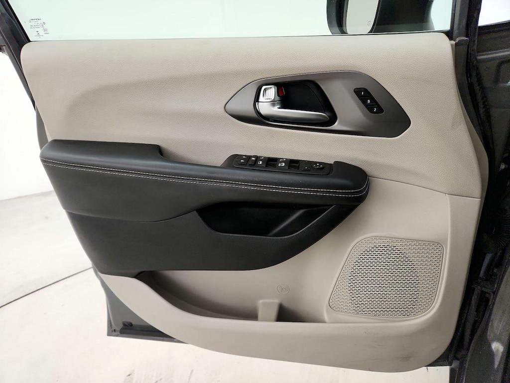 used 2023 Chrysler Pacifica car, priced at $23,998