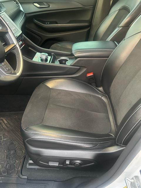 used 2024 Jeep Grand Cherokee car, priced at $31,490