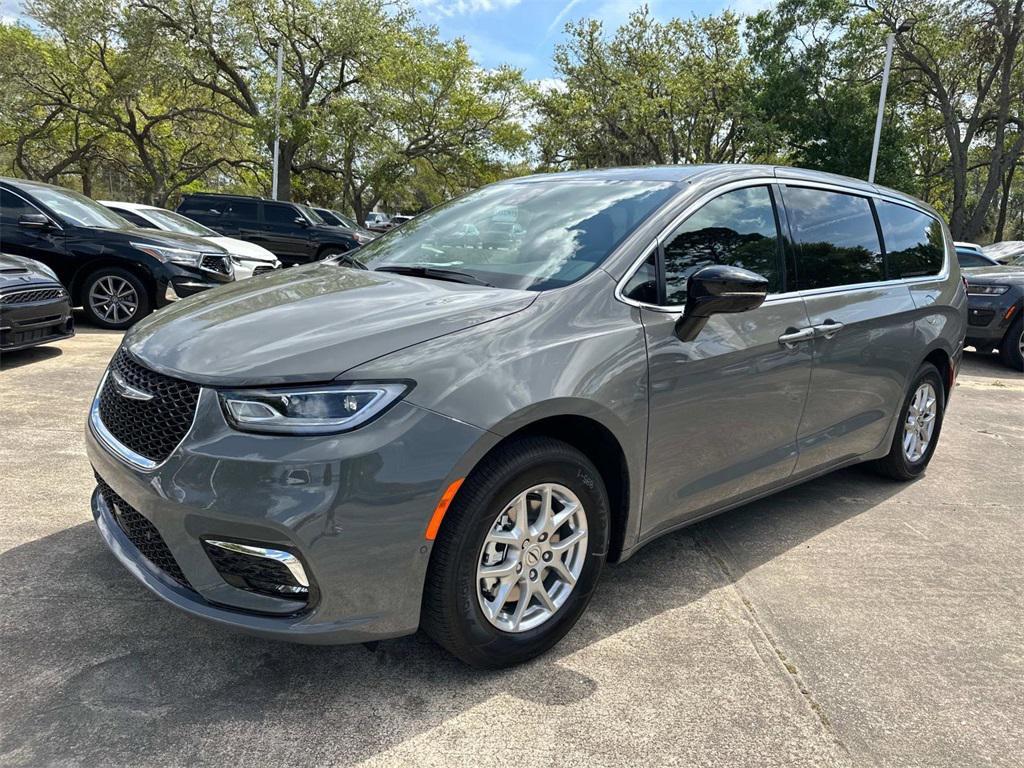 new 2025 Chrysler Pacifica car, priced at $45,920