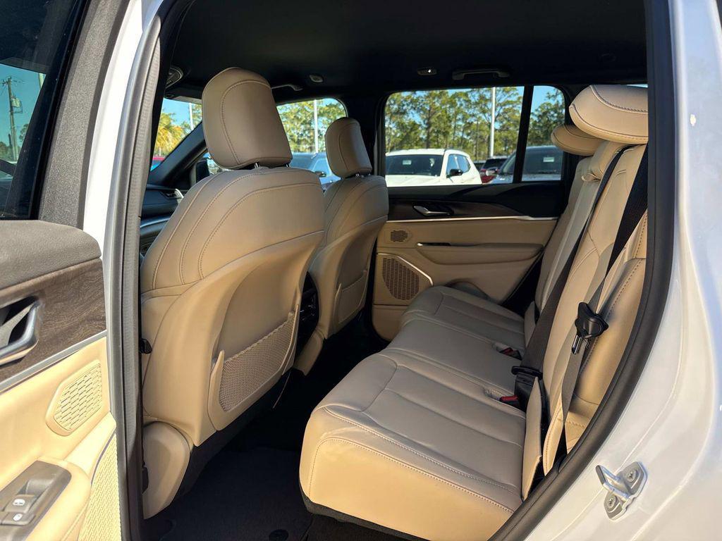 new 2026 Jeep Grand Cherokee car, priced at $48,610