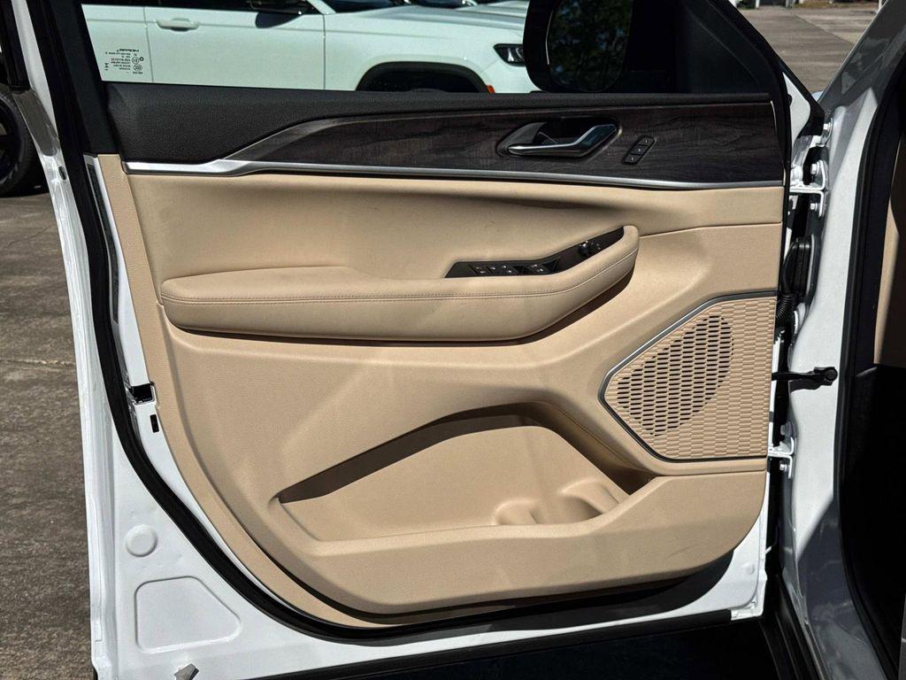 new 2026 Jeep Grand Cherokee car, priced at $48,610