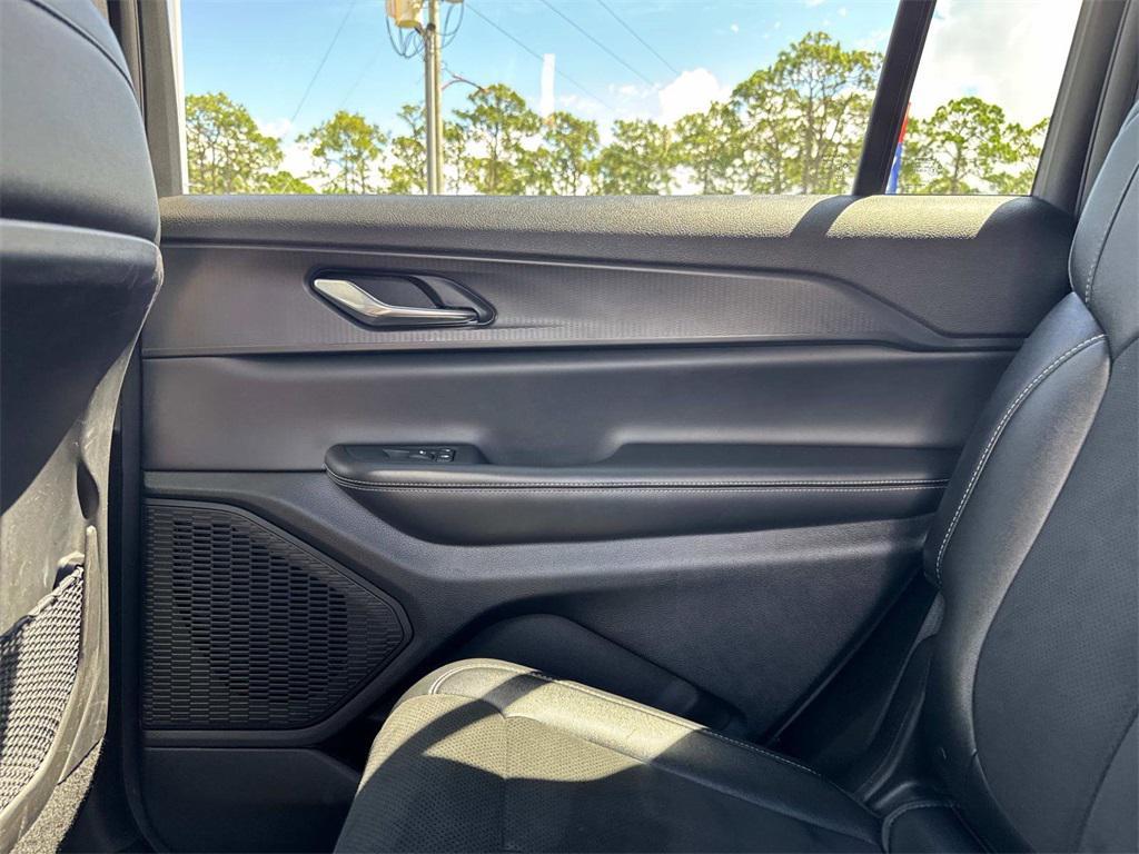 used 2024 Jeep Grand Cherokee L car, priced at $29,555