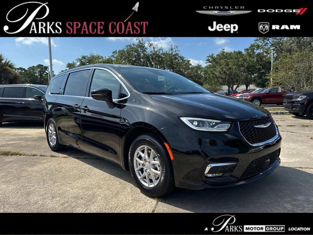 new 2025 Chrysler Pacifica car, priced at $47,620